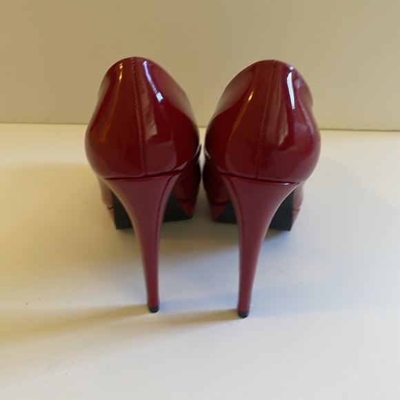 New Red Heels G by Guess - Picture 8 of 8